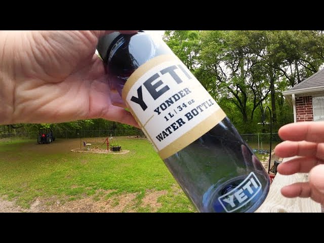 Yeti Yonder 34 oz. Water bottle Navy 
