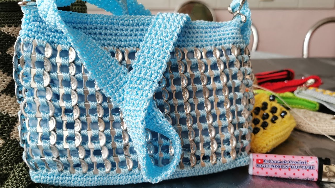 Bolsita Tejida a crochet con fichas lata - YouTube