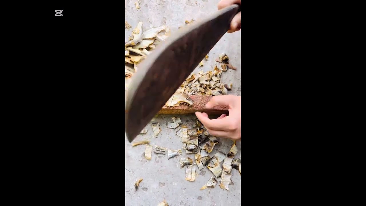 How to cut dried fish. 