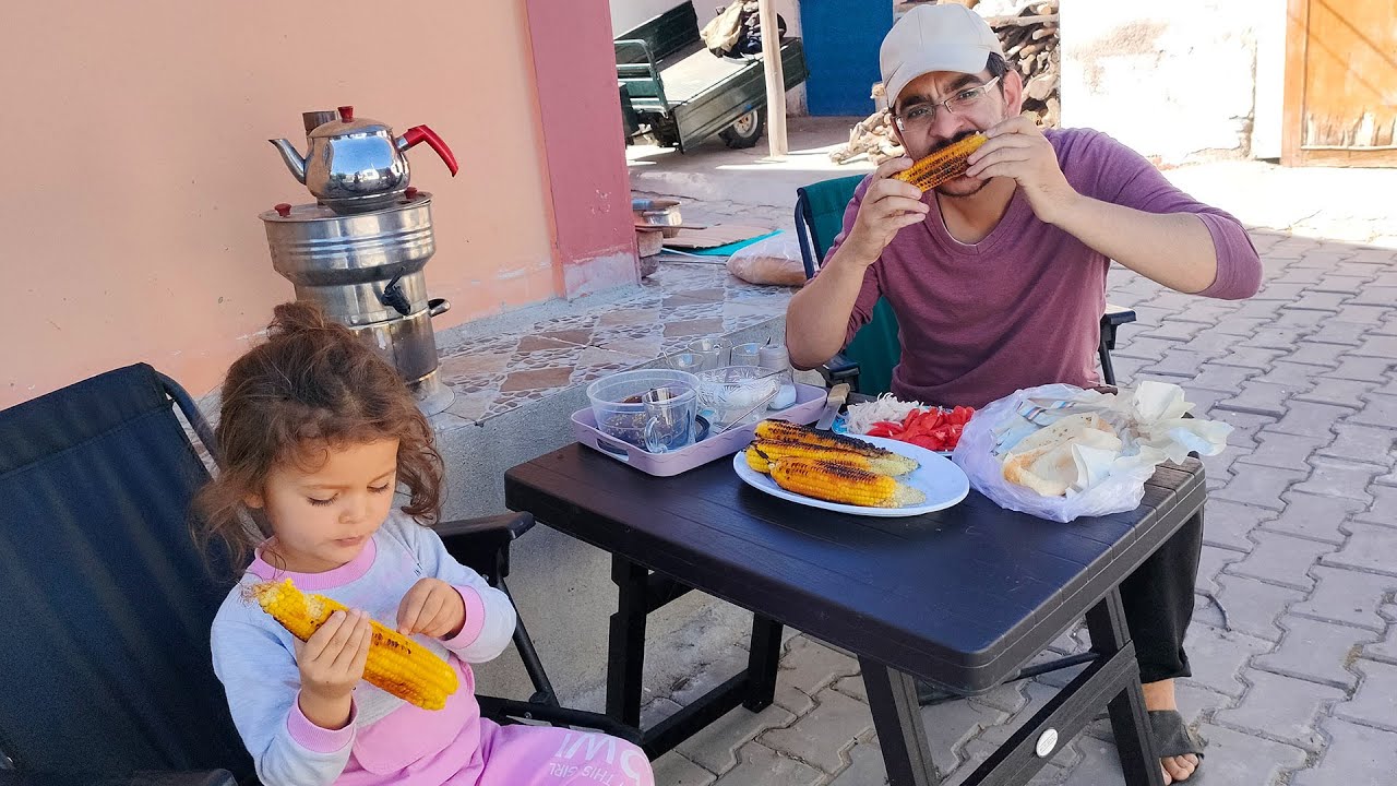 Bahçede mısır, kuzu şiş ve menemen - #köyhayatı