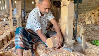 Este Anciano Fuerte Hace Mortero De Madera Sin Problemas