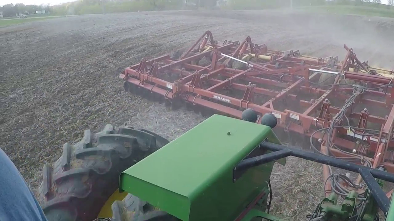 John Deere 8970 Working Ground