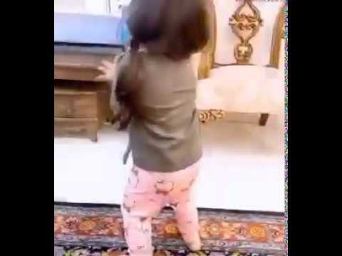 الطفله التي خطفت الأضواء برقصها على اغنيه بنت الجيران حسن شاكوش غلبت صفيناز