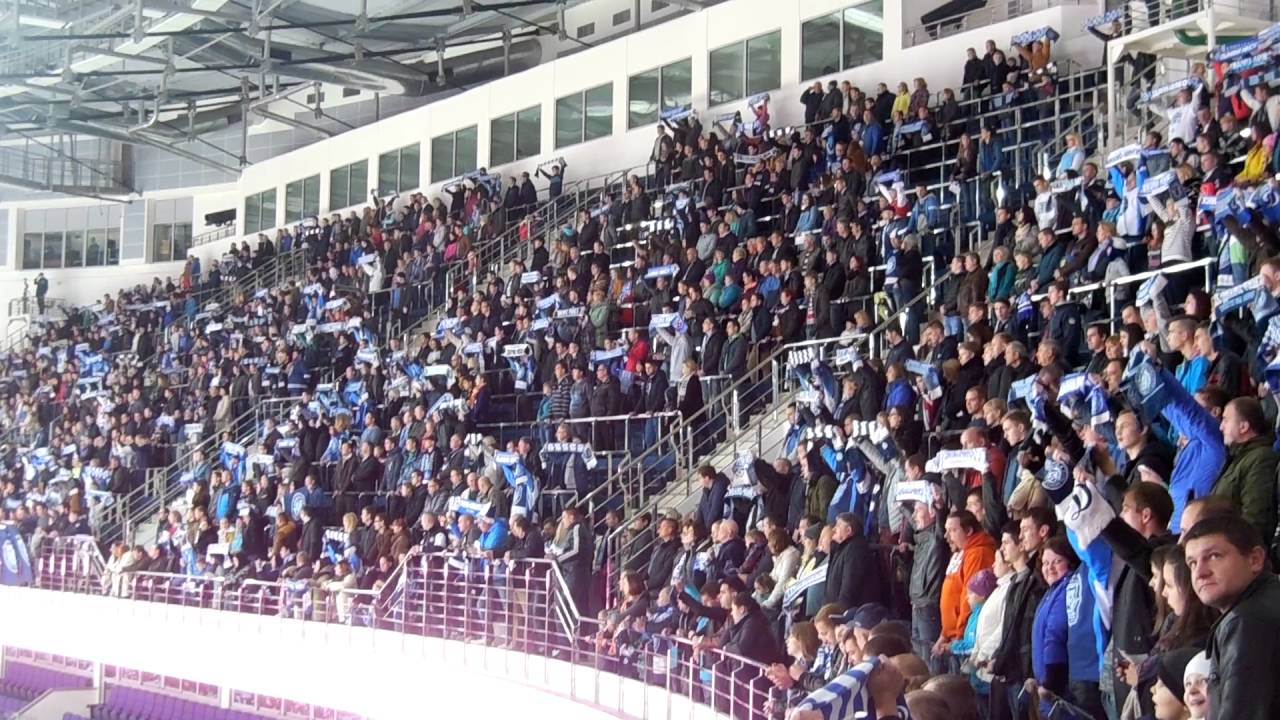 Минск-арена поет гимн Беларуси - YouTube