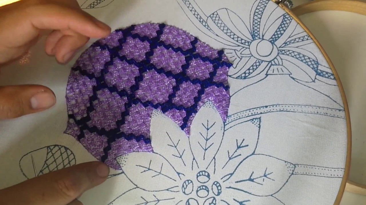 Puntada Fantasia Facil Esfera Navideña