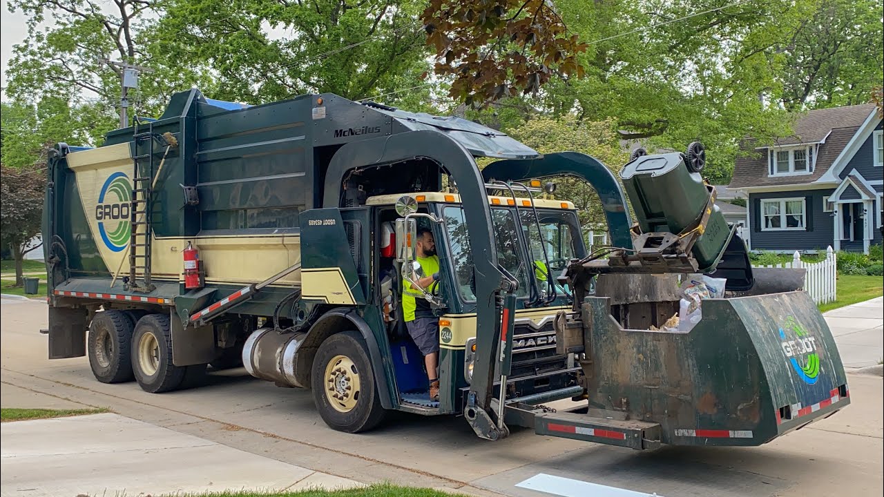 Groot 2244: Mack LEU McNeilus Contender Curotto Can Garbage Truck
