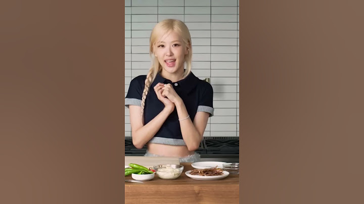 𝑹𝒐𝒔é 𝑪𝒐𝒐𝒌𝒔 𝑲𝒊𝒎𝒄𝒉𝒊 𝑭𝒓𝒊𝒆𝒅 𝑹𝒊𝒄𝒆 𝑫𝒊𝒏𝒏𝒆𝒓.🍷 💞 #Shorts #Beautiful #Rosé #APT #Blackpink #Food #Drink #Kpop