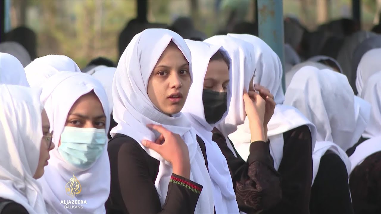 سمحت حركة طالبان لطالبات المدارس الثانوية بأداء امتحانات شهادة الثانوية العامة
