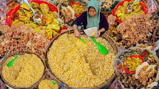 IBU INI JUALAN NASI JAGUNG IWAK ASIN NGEMPER DI TROTOAR SAMPING MASJID AGUNG YANG BELI RAME