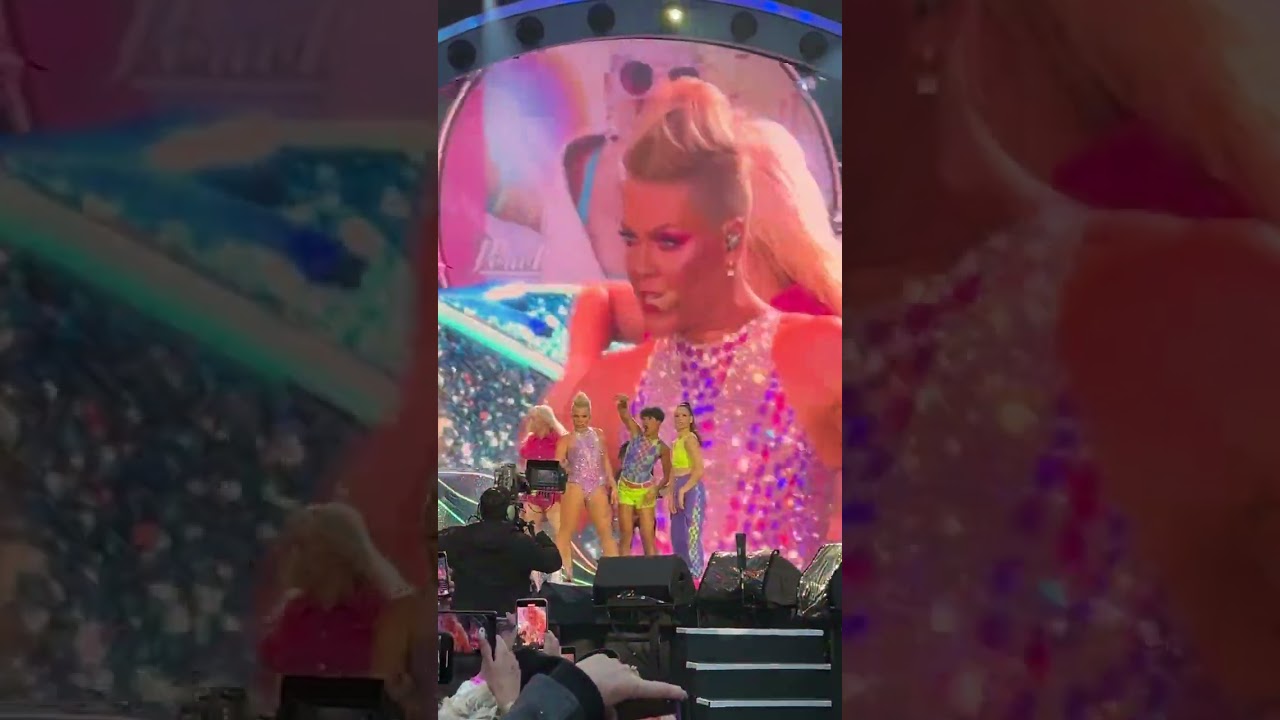 Pink opening number @ Summer Carnival 2023