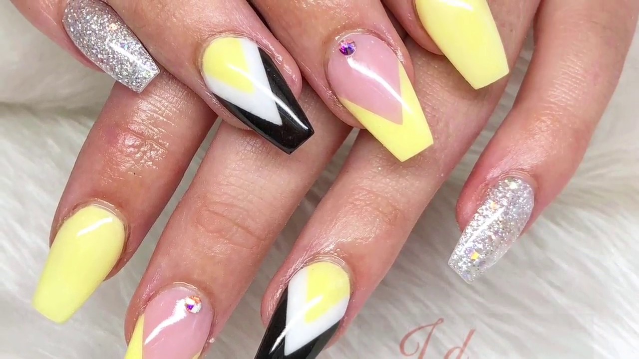 summer vibes nail design
