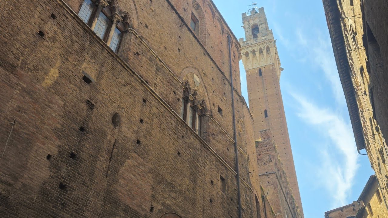 Live walking tour in Siena’s historic center — explore medieval streets and Piazza del Campo in real