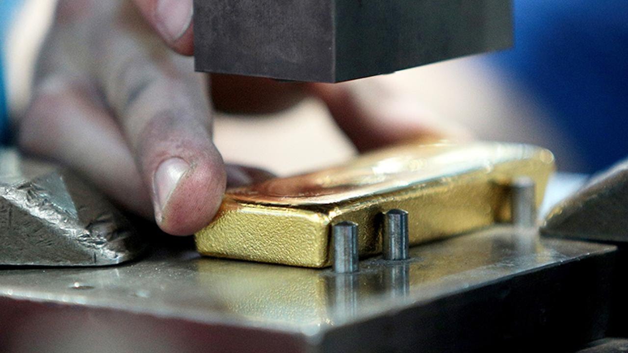Gold Needs a Fresh Catalyst to Get Out of Tight Range – Kitco’s Hug Gold Needs a Fresh Catalyst to Get Out of Tight Range – Kitco’s Hug