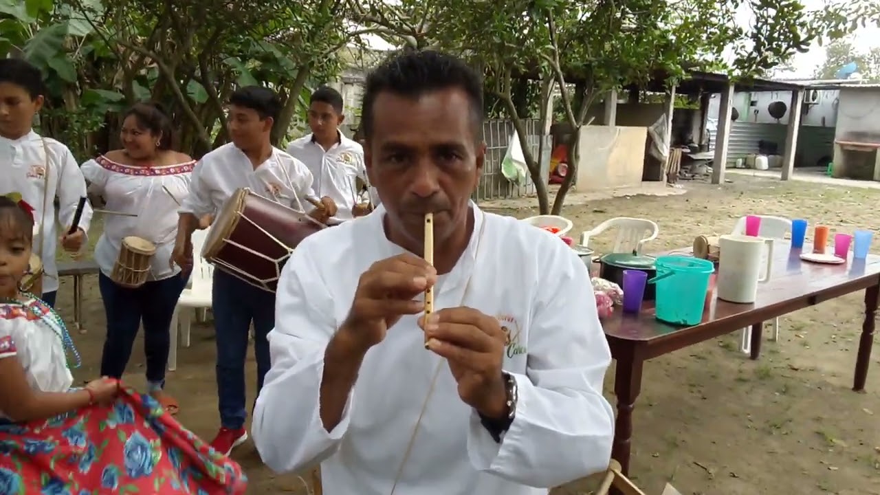 en flauta de carrizo el pájaro campana
