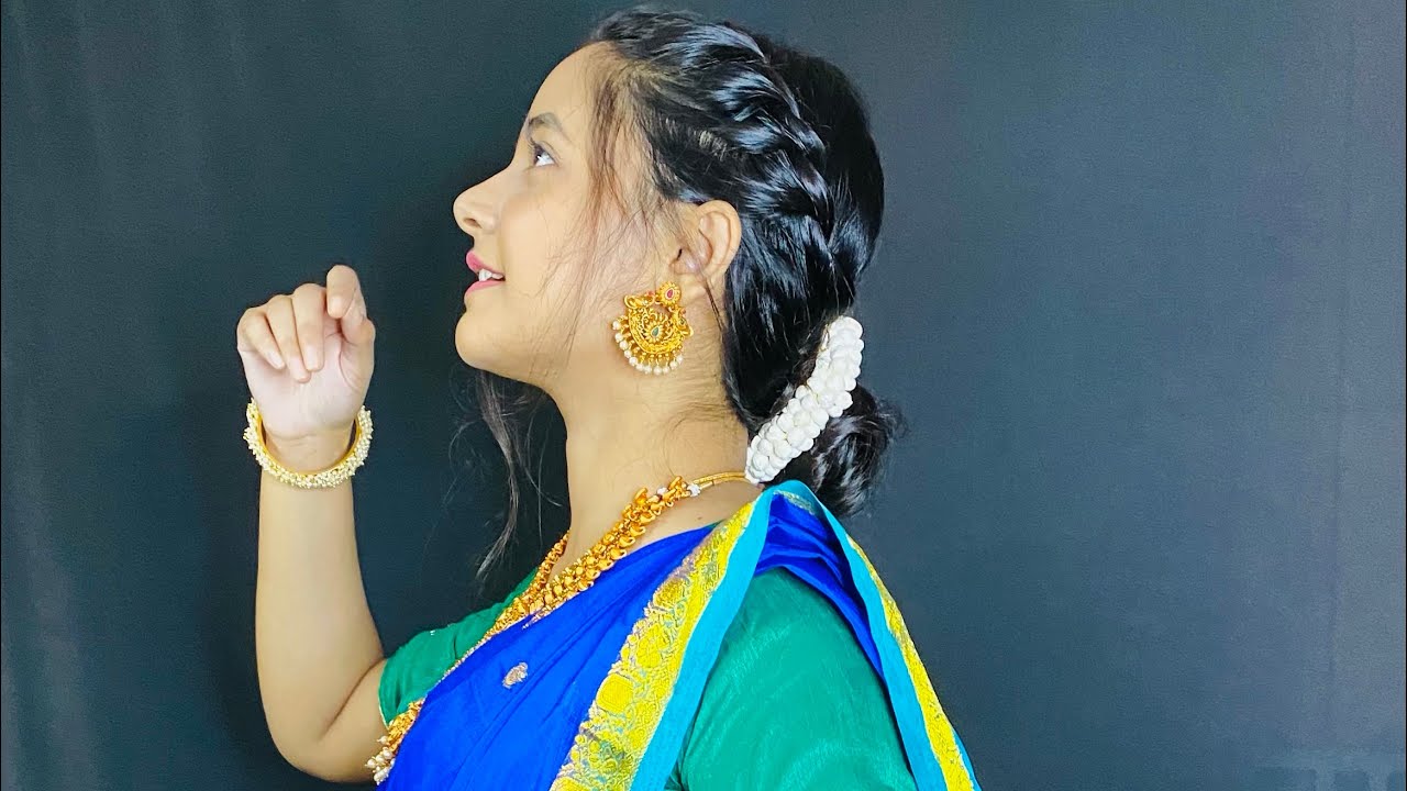 Indian Model wearing traditional Maharashtrian silk saree, holding puja  tray, smiling and looking at camera, closeup Stock Photo - Alamy