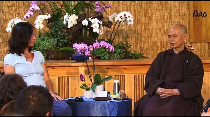 Can one be mindful while using social media and smartphones?