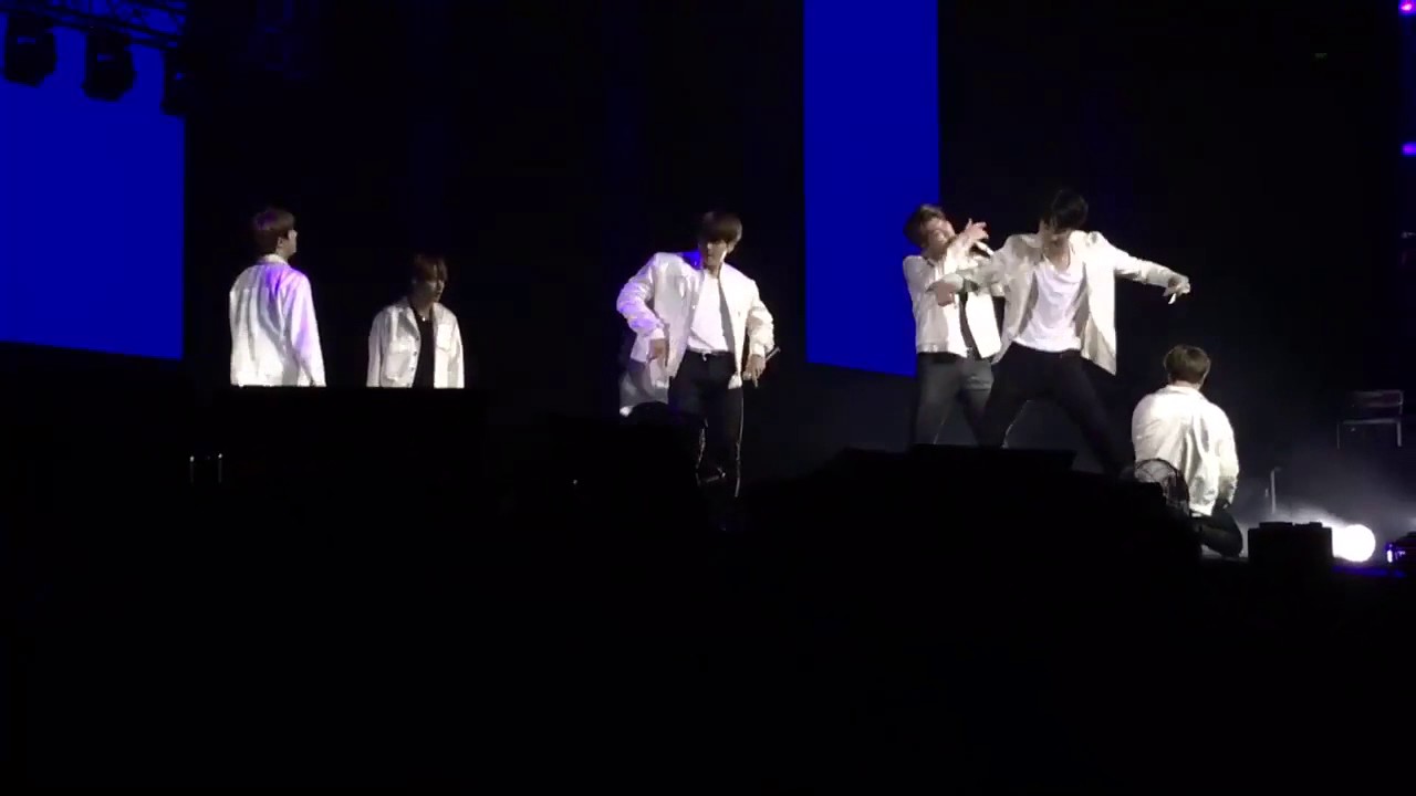 [170526] BTS The Wings Tour in Sydney - Baepsae FANCAM - YouTube