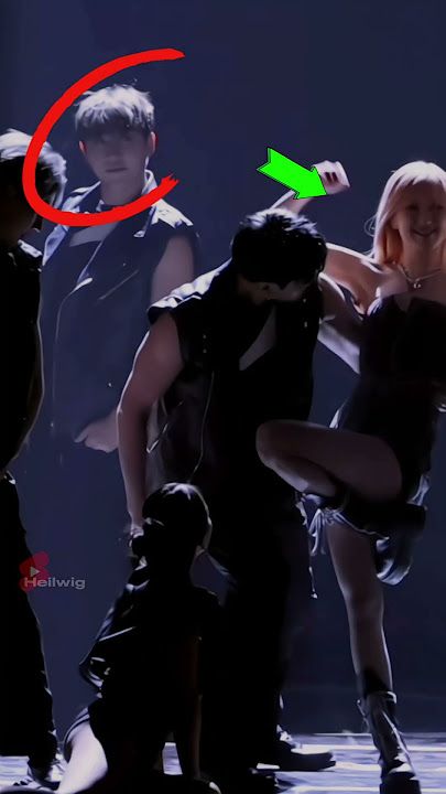 Rosรฉ made the dancers chuckle because of her cuteness!!๐๐ #blackpink