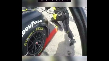 The fastest pit stop in NASCAR history 😳 (via joegibbsracing/IG)