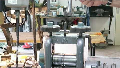 Aligning a jewelers rolling mill