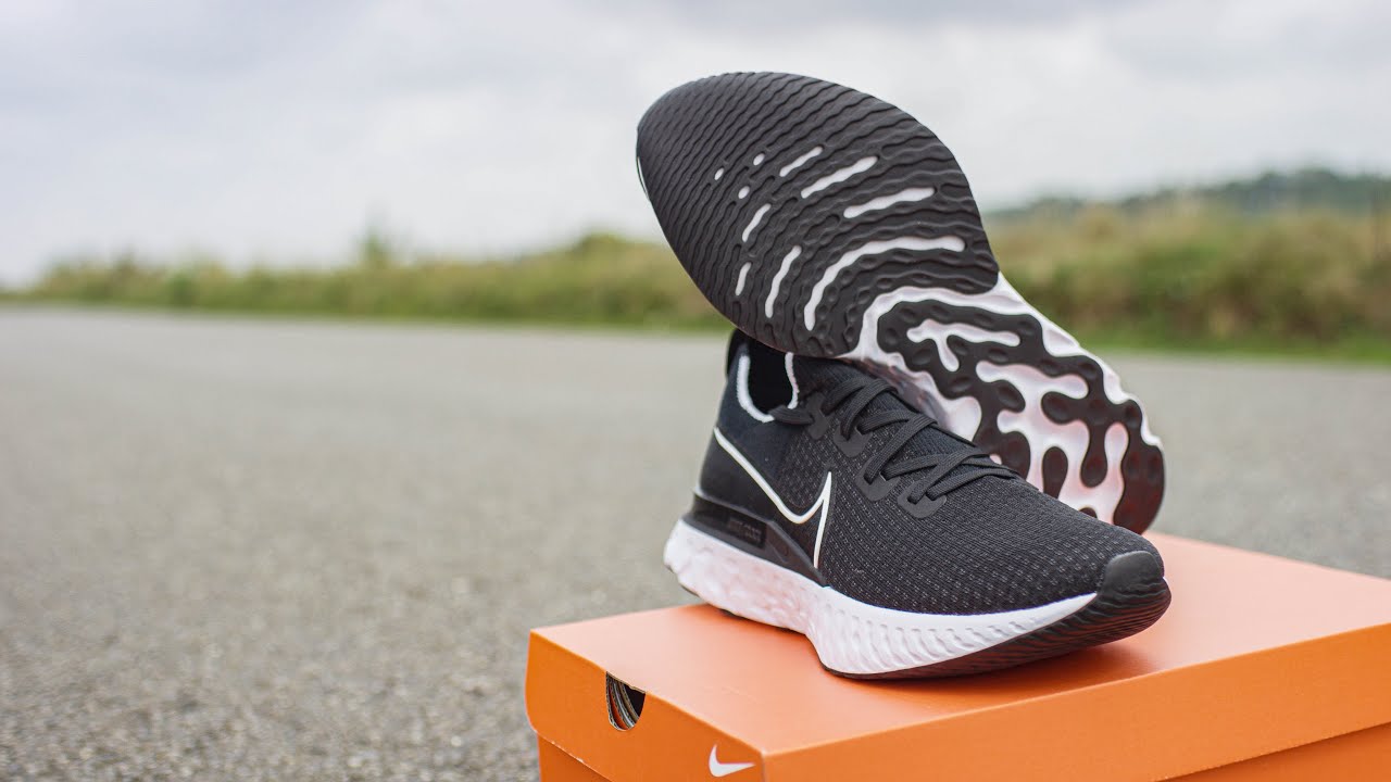 React Nike Mens Black Trainers Nike Infinity Run Flyknit Black