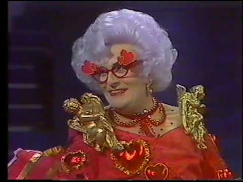 DAME EDNA EVERAGE - "Aspel & Co" (With Richard Gere / Lauren Bacall)