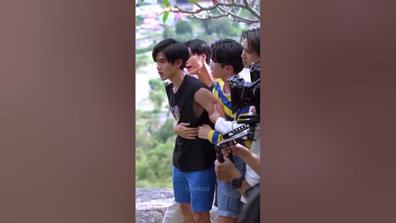 He really needed that hug🫂🥺 #geminifourth #myschoolpresident #gemini_nt #fourthnattawat #tinngun