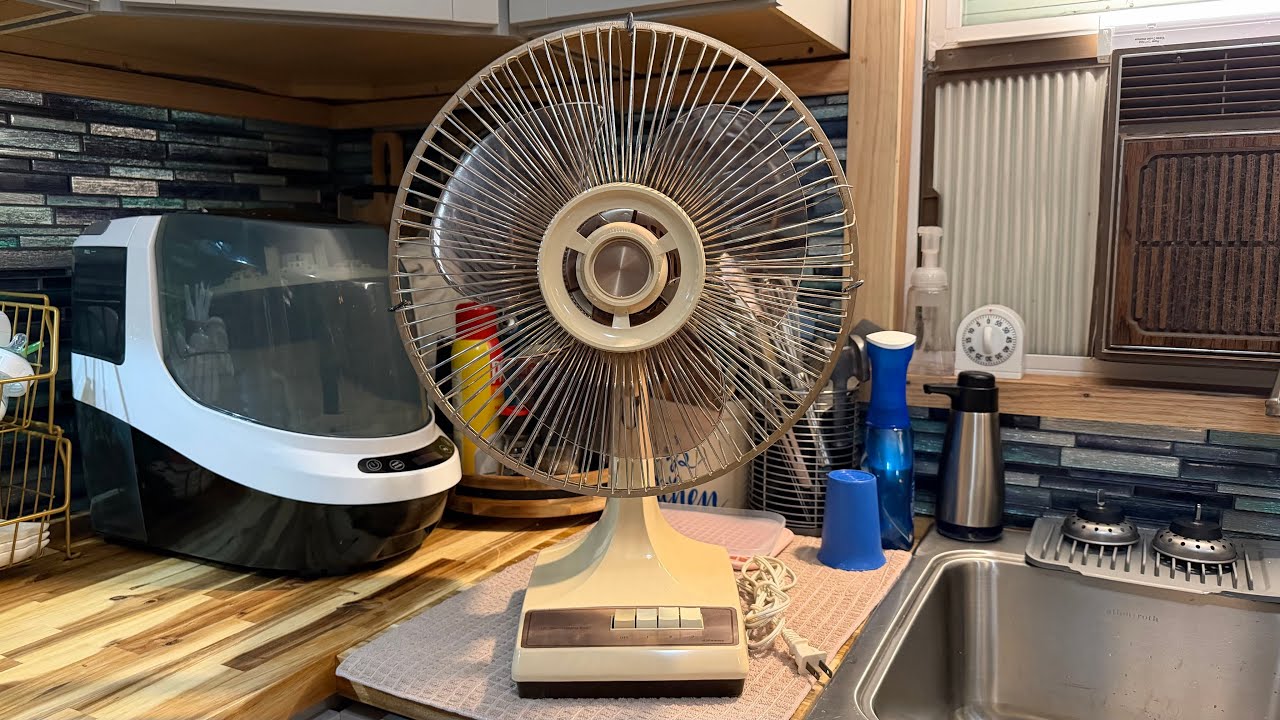 JC Penney Type 12-1 Style K1-C Rare 12” Oscillating Table Top Fan