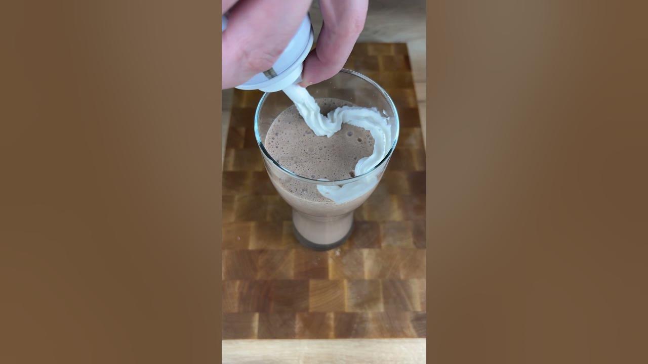 Молочный коктейль Сникерс #shorts - YouTube