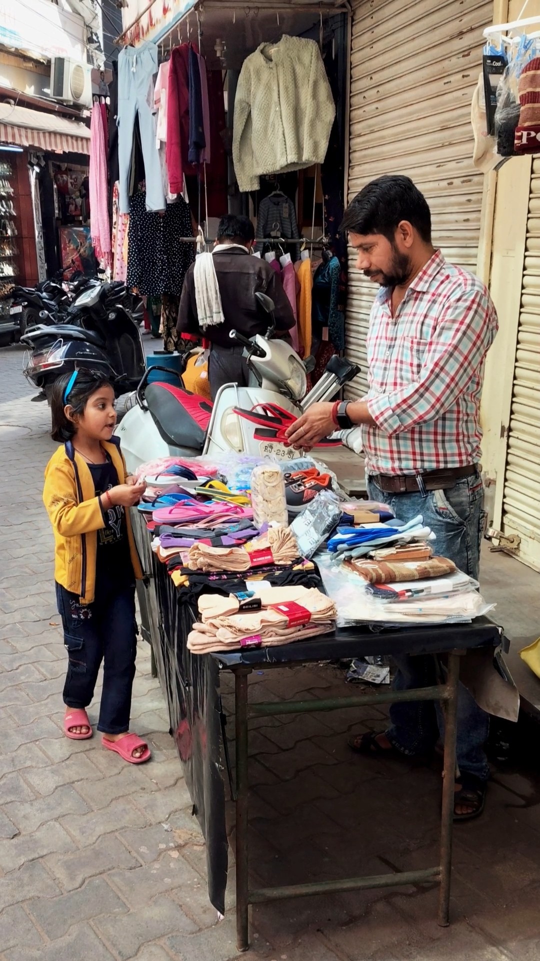 Jindagi Se Jung Garib ki Help Humanity Story #shorts #emotional #humanity #sad #poor