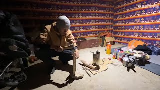 Download Lagu 骑行阿里中线，我在无人区里发现一个无人小村，借宿牧民土屋劈柴生火煮饭 MP3