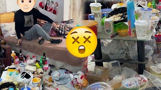 🤮IT'S AMAZING HOW MISERABLE THE YOUNG GUY'S HOUSE IS! IT STANK OF FOOD SCRAPS ALL OVER THE FLOOR!😖