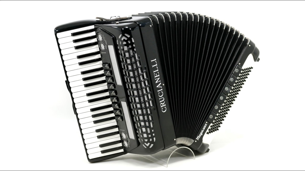 Certified Pre-owned Accordion: Crucianelli Magicvox (19 1/4