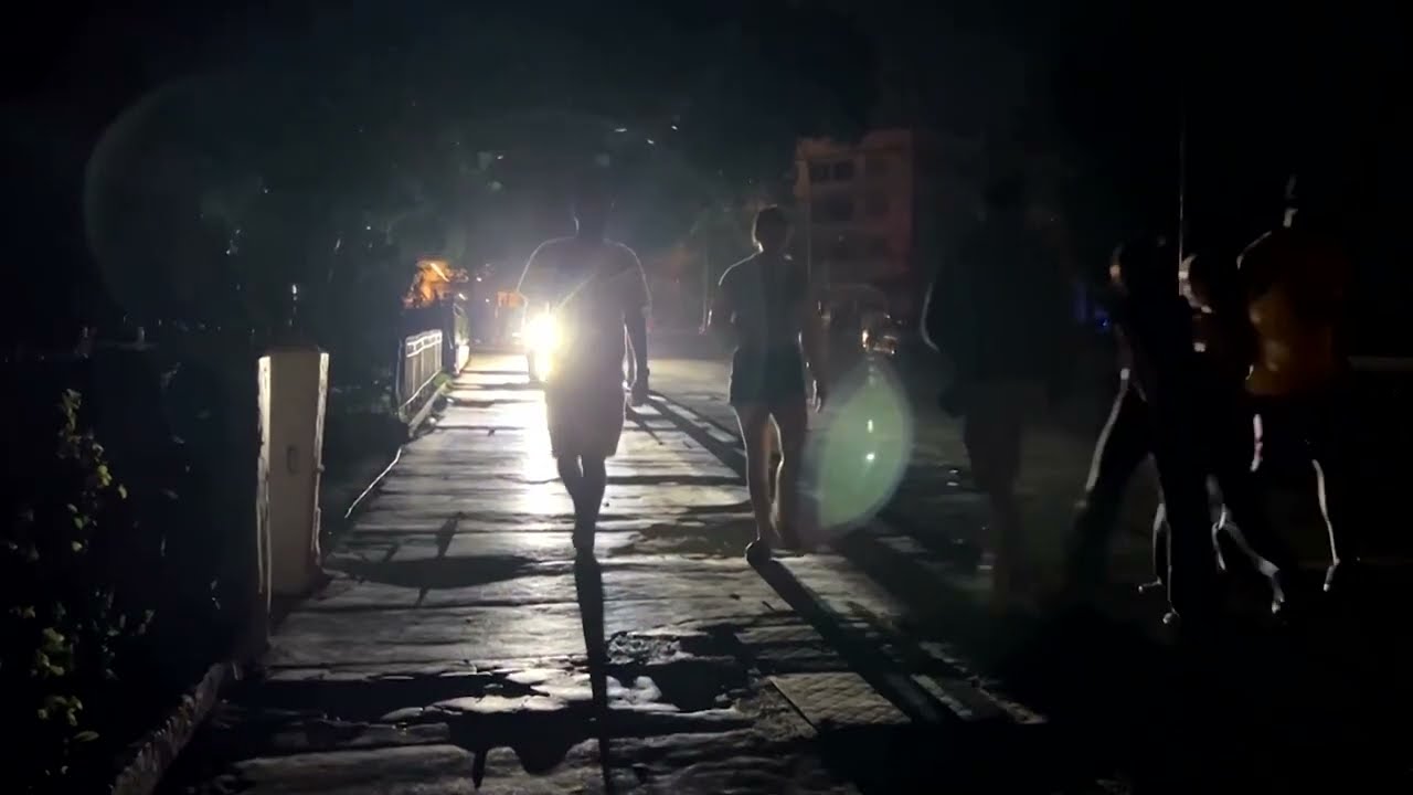 Cubans left in the dark after electrical grid fails | REUTERS