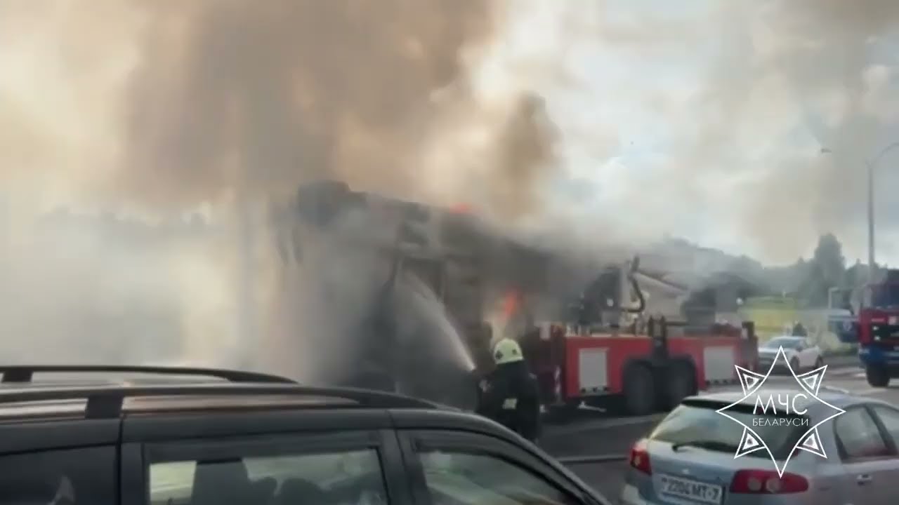 В Минске загорелась кабина пожарного коленчатого автоподъемника