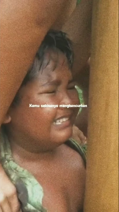 Status bertahan ( aku sekuat hati bertahan ) bocah menangis saat panjat pinang😭