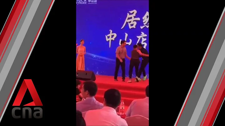 Hong Kong actor Simon Yam stabbed in stomach on stage in China - DayDayNews