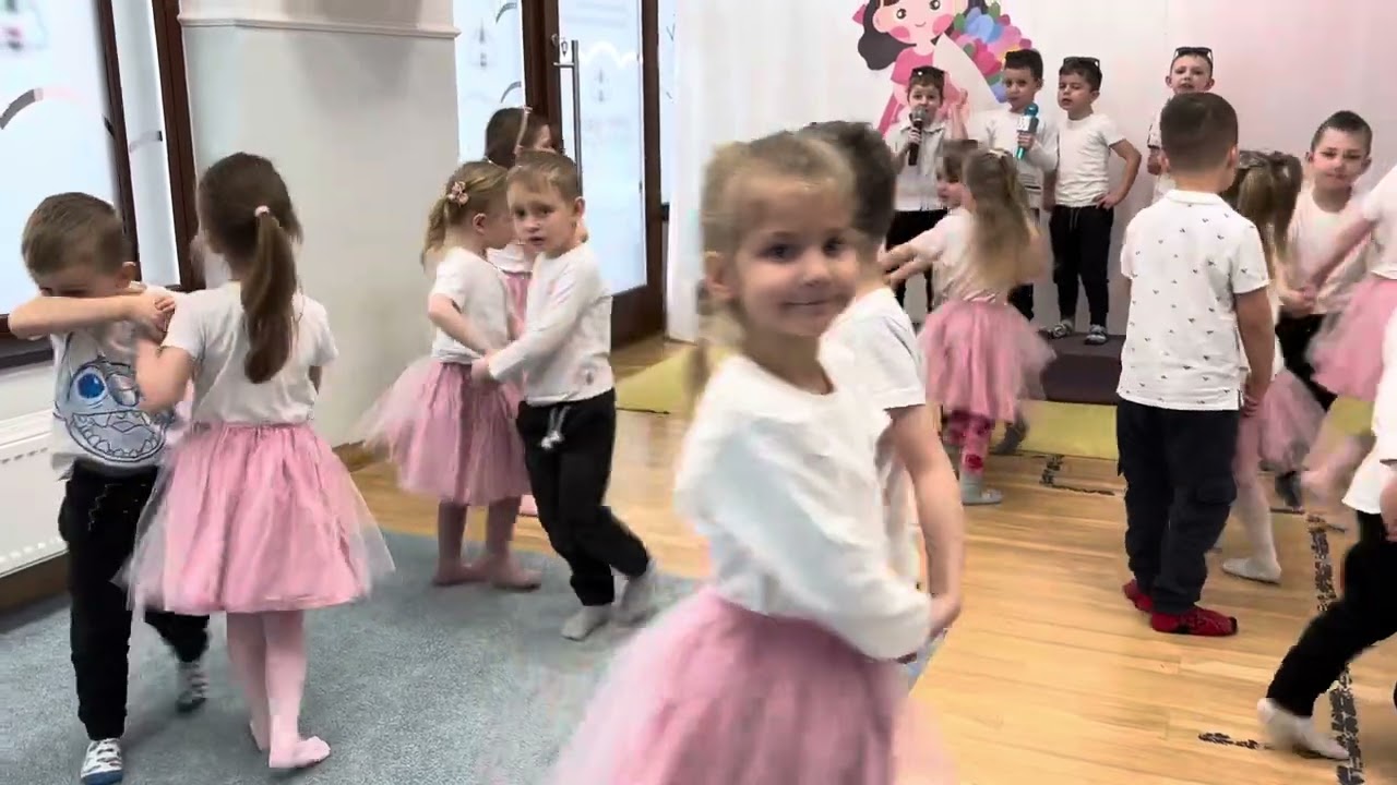 Piosenka na DZIEŃ KOBIET ( Smykofonika - 8 marca)