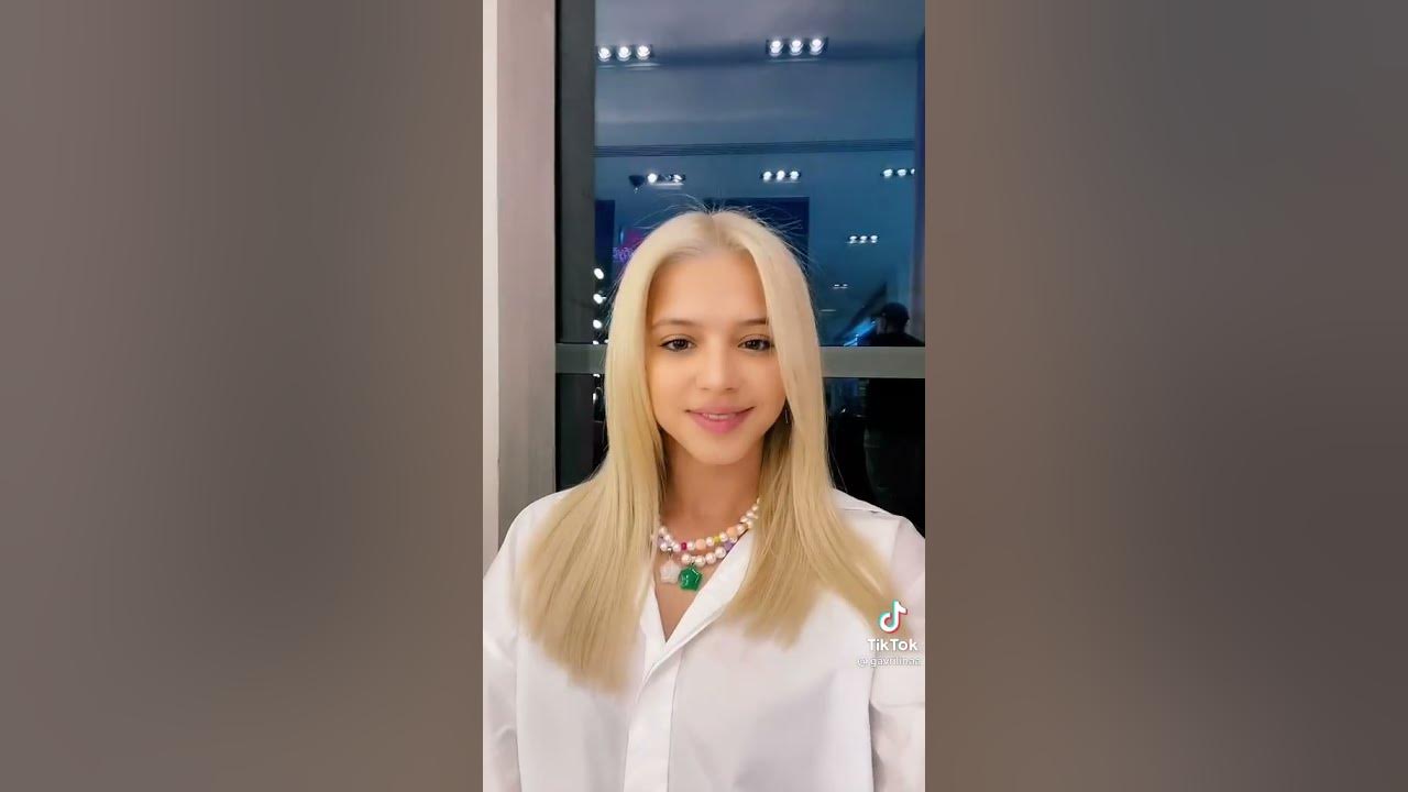 Гаврилина распаковка. Юля гаврилина новая прическа. гаврилина на стриме. гаврилина новая стрижка. юля гаврилина ютуб канал.