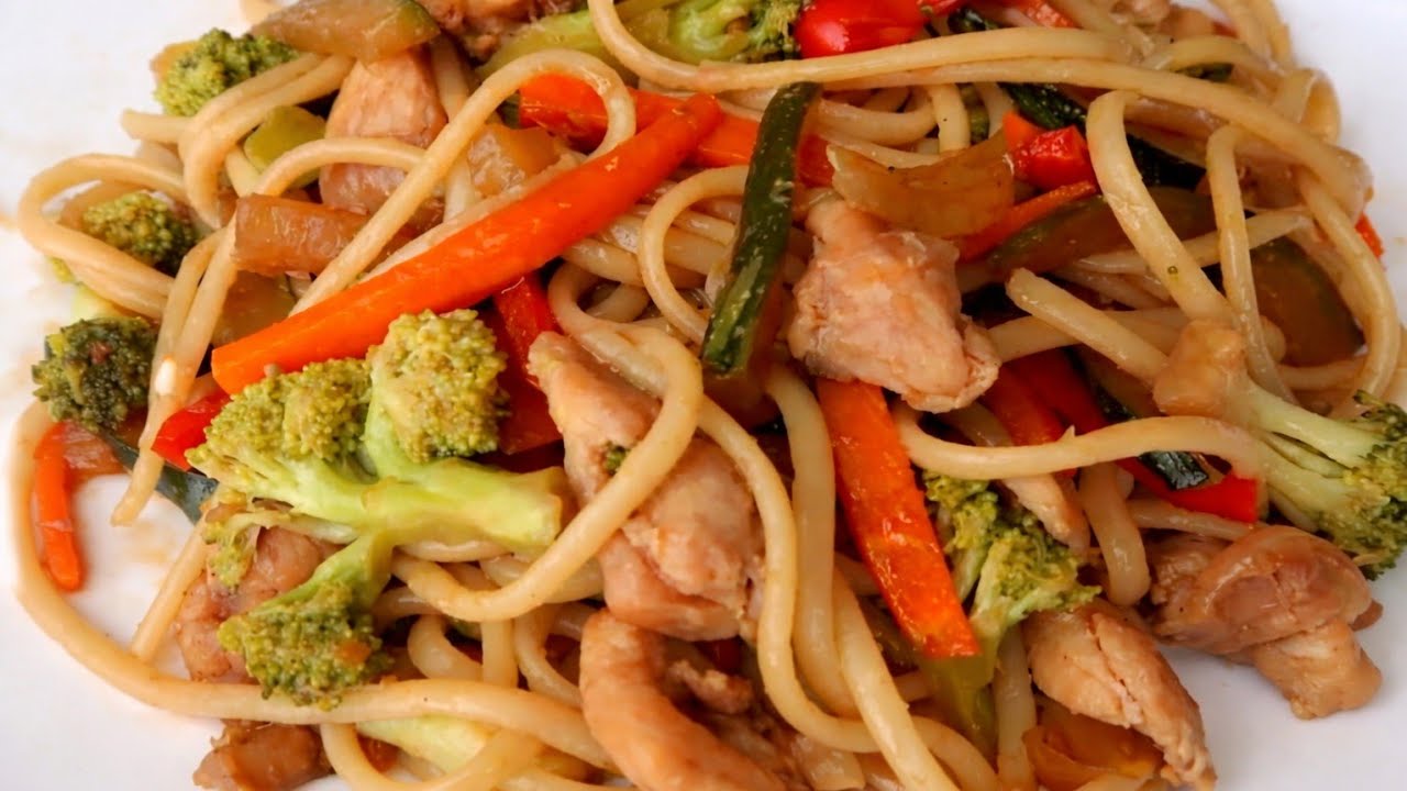 Pasta China con Vegetales Salteados 🍝🥢