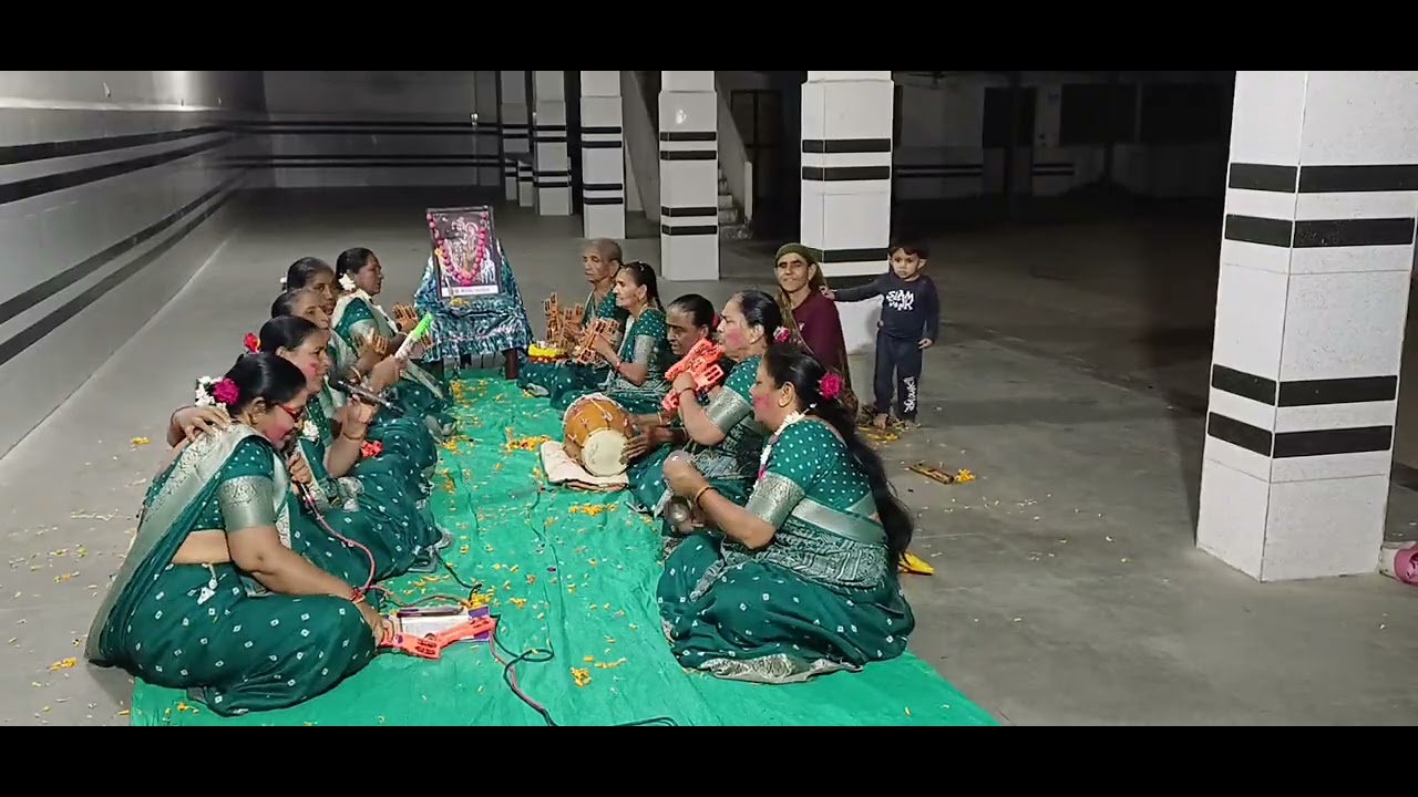 હોળી નું મસ્ત ભજન( ભજન નીચે લખેલ છે)                👇👇👇👇👇  🌸🌸🌸🌸🌸🌸                              