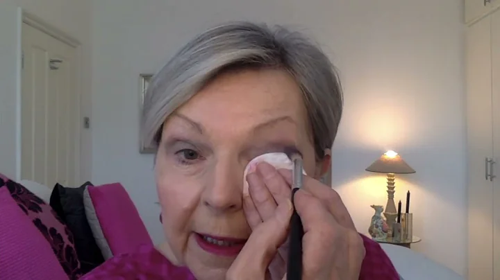 5 Minute Eye Makeup - Makeup for Older Women - DayDayNews