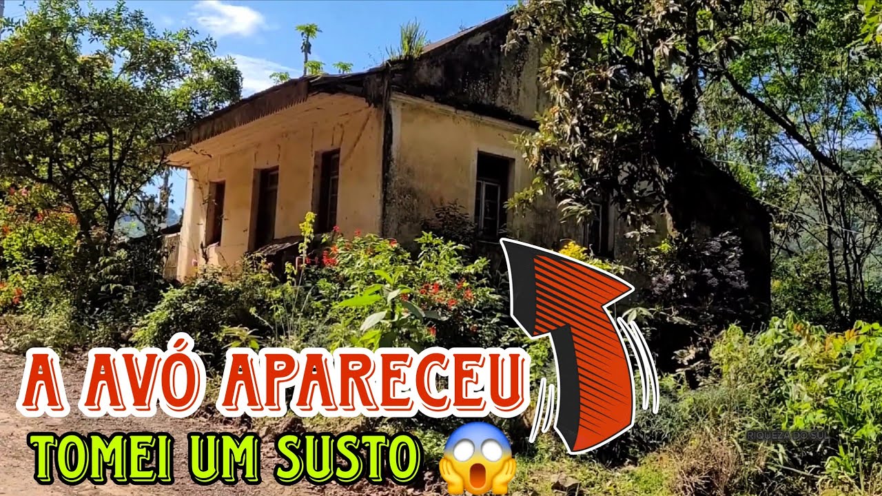 UMA MESA MUITO ANTIGA E FOTOGRAFIA DE CASAMENTO E FAMILIARES DA ÉPOCA /Porém tomeu um susto forte 