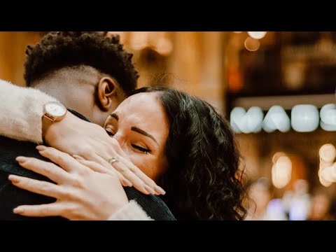 Surprise flashmob proposal in a shopping mall - Roger & Laura