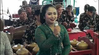 Gending gede kutut manggung kudo nyongklang buko Ladrang klasik khas mbk Dwi Bu Atun Sekar Laras2023