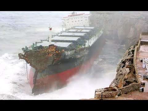 Large Cruise Ships In Dangerous Storm! Cargo Ships Crash on Strong Waves During Storm