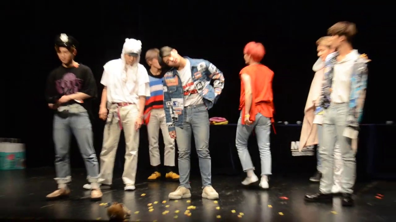 ATEEZ(에이티즈) - 'WAVE' performance (20190629 fansign)