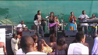 Nyota Ndogo performing "Mambo yanavyoenda Kombo" live@blankets and wine