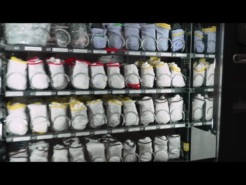 Christmas Campaign – Festive Spirit on the Shopfloor: Safety Gloves Dispenser | Schaeffler