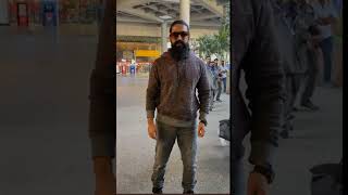 #yash Spotted in Mumbai Airport #kgfchapter2 #kgf2 #kgf #ramikasen #prashanthneel #raveenatandon